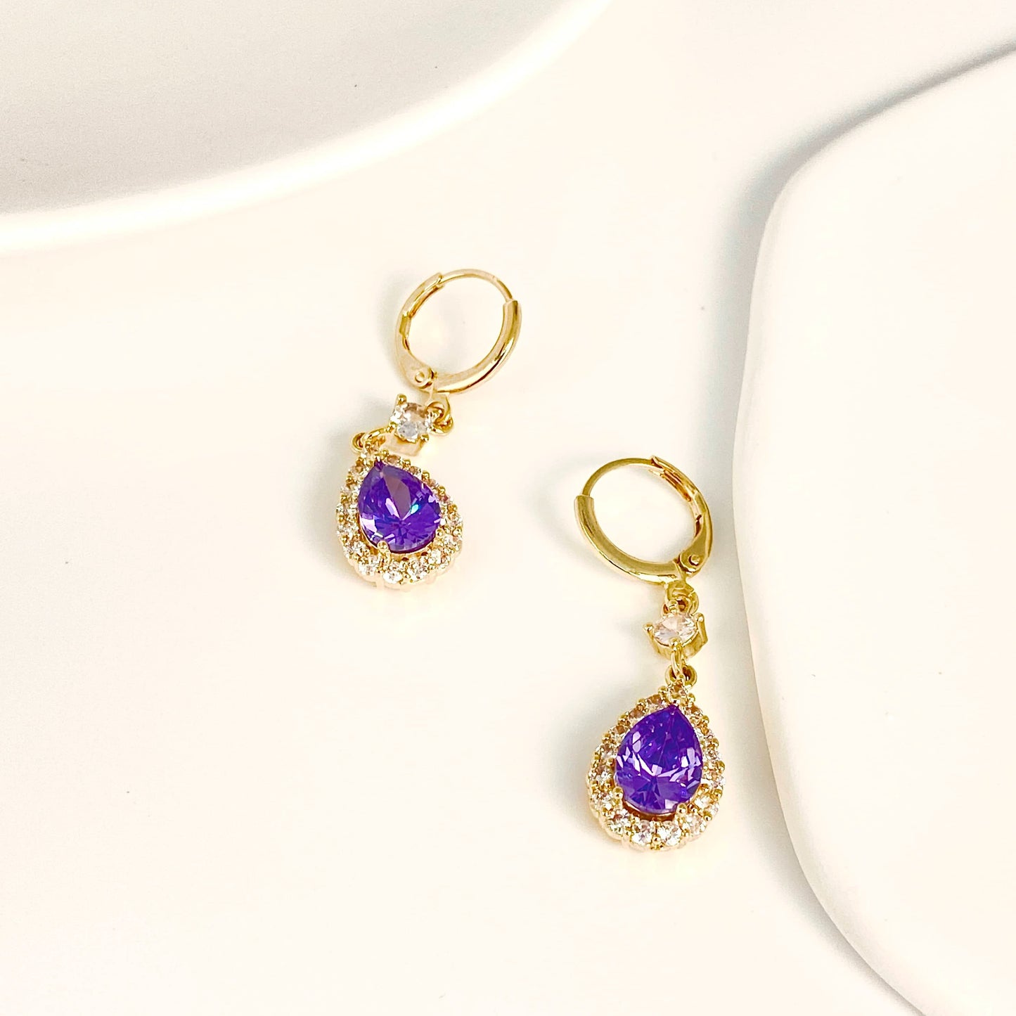 Pendientes de cristal en forma de lágrima violeta